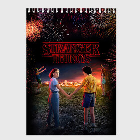 Скетчбук с принтом STRANGER THINGS в Рязани, 100% бумага
 | 48 листов, плотность листов — 100 г/м2, плотность картонной обложки — 250 г/м2. Листы скреплены сверху удобной пружинной спиралью | 011 | down | eleven | netflix | season | series | strange | stranger | things | upside | дела | дина | загадочные | монстр | монстры | одиннадцать | очень | сезон | сериал | сериалы | события | странные | ужасы