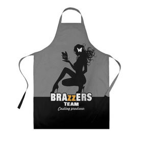 Фартук 3D с принтом Brazzers team Casting-producer в Рязани, 100% полиэстер | общий размер — 65 х 85 см, ширина нагрудника — 26 см, горловина — 53 см, длина завязок — 54 см, общий обхват в поясе — 173 см. Принт на завязках и на горловине наносится с двух сторон, на основной части фартука — только с внешней стороны | adults | brazzers | butterflies | casting | girl | inscription | logo | movies | producer | silhouette | studio | team | бабочки | братья | девушка | кастинг | логотип | надпись | продюсер | силуэт | студия | фильмы